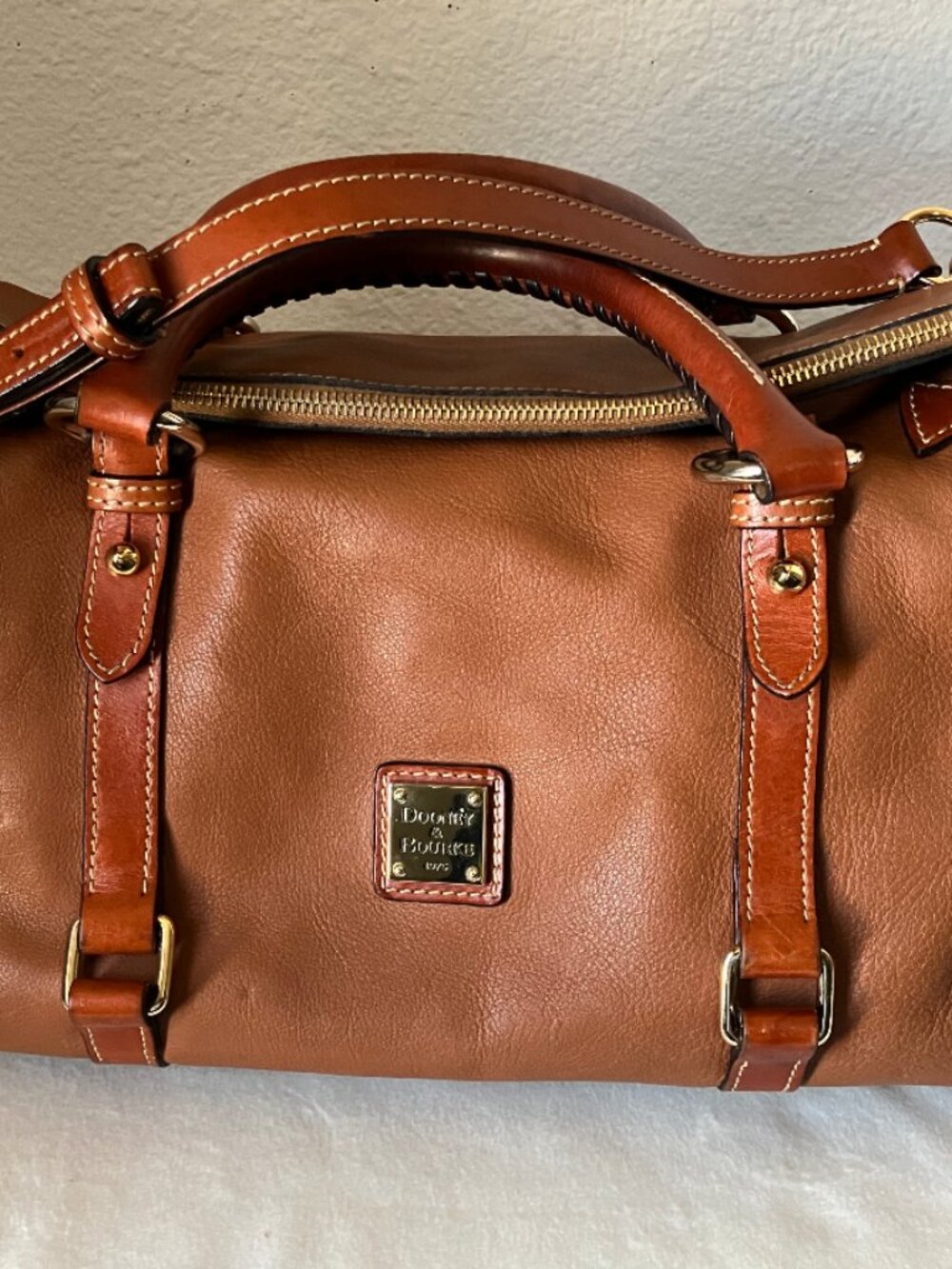 BEAUTIFUL Tan Leather Dooney & Bourke Florentine Satchel with Crossbody Strap